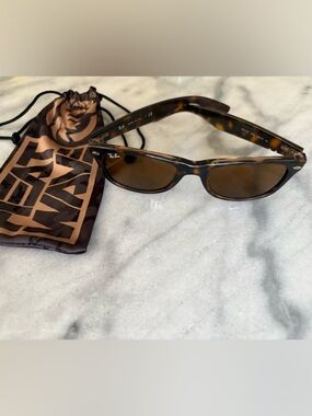 Ray-Ban Tortoiseshell Narrow Cat-Eye Sunglasses - Brown Lenses